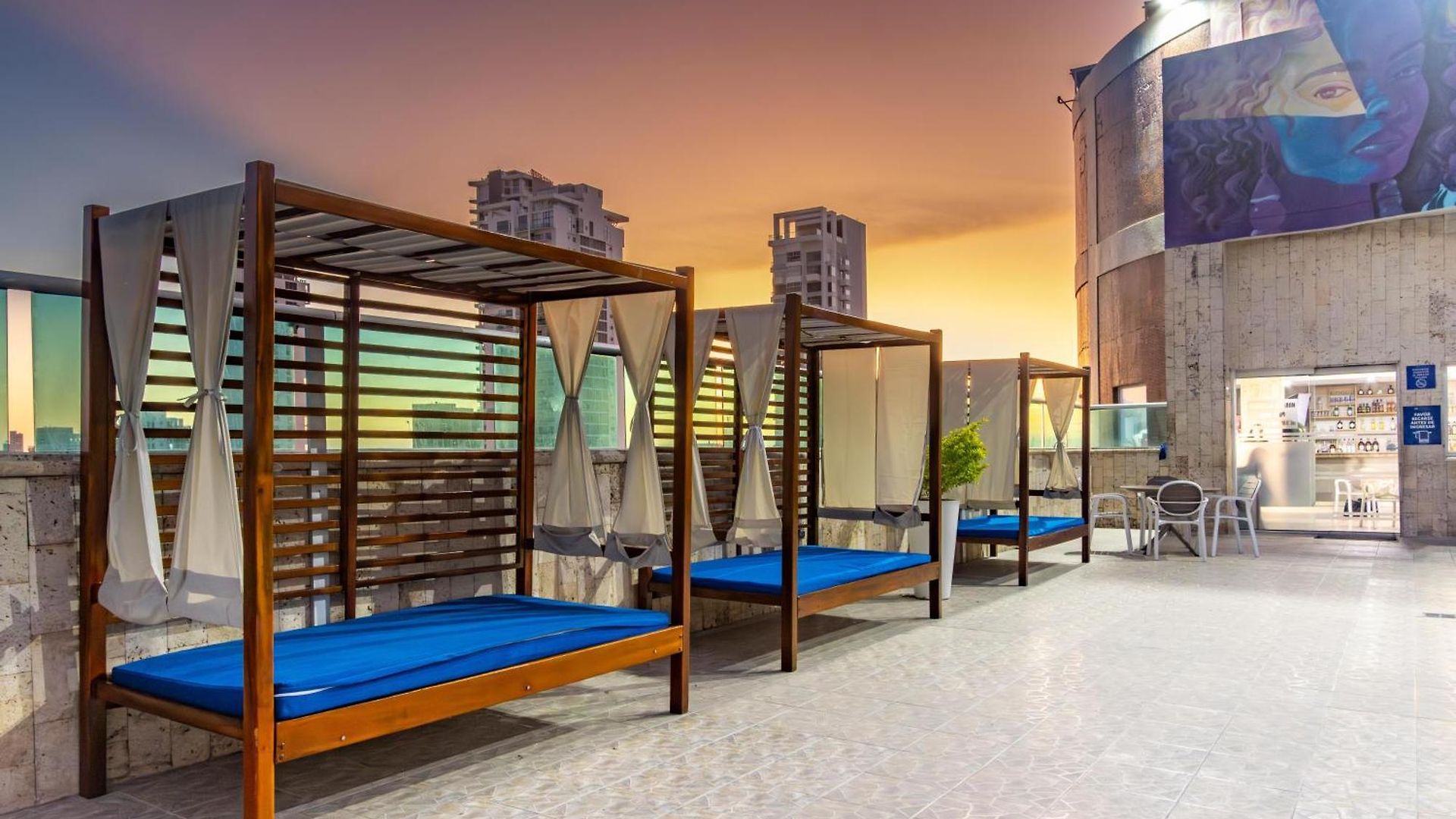 Plaza Hotel 4*