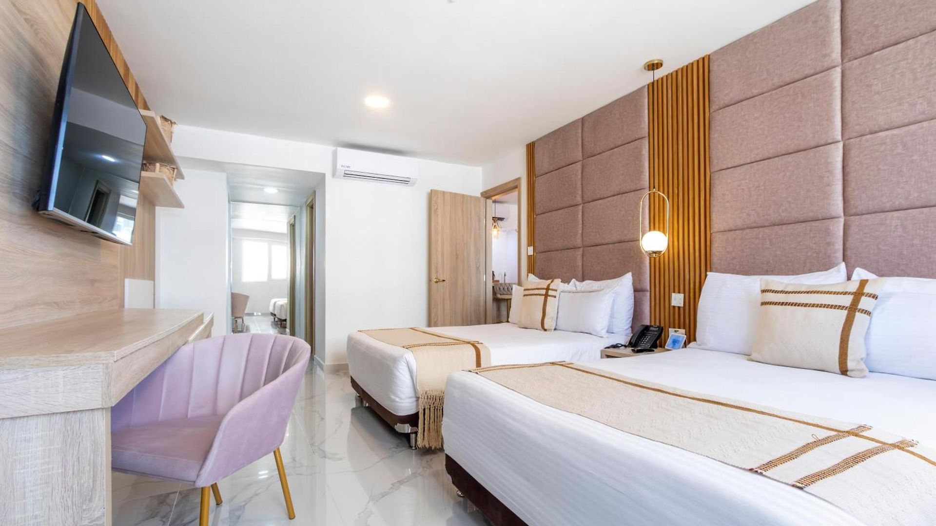 Plaza Hotel 4*