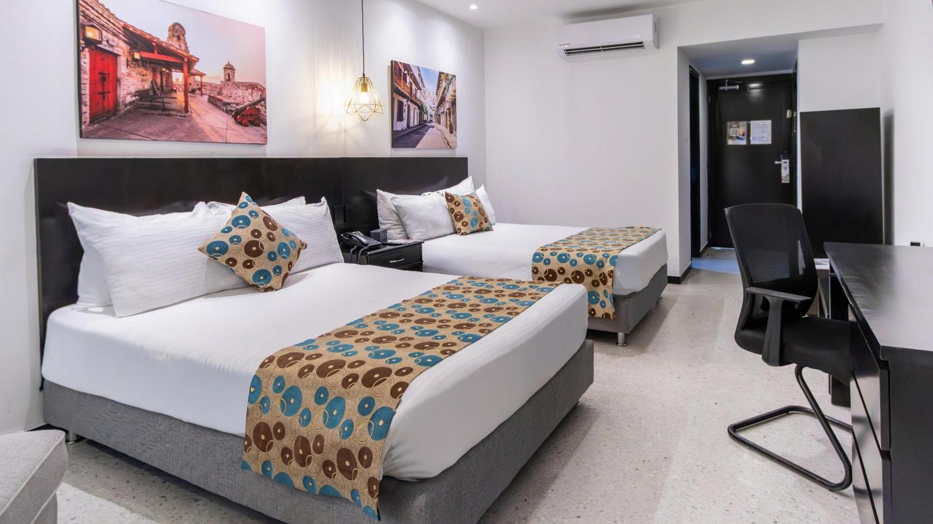 Plaza Hotel 4*